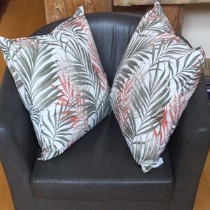 EUC (2) Tommy Bahama Tropical Leaf Print Throw Pillow Outdoor/Indoor